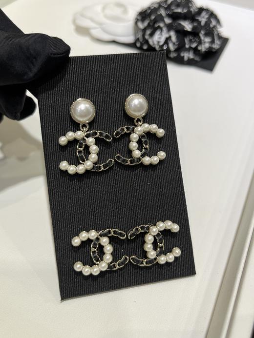 香奈儿 25K新款珍珠拼皮穿链双C耳环（XK） 商品图10