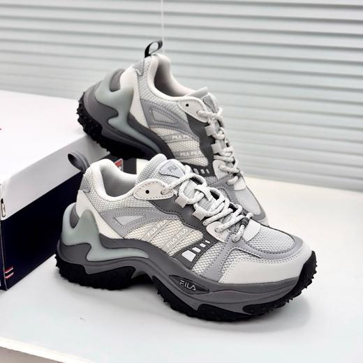 点此购买 斐乐鱼刺3女士休闲鞋厚底增高鞋运动鞋老爹鞋 dx 340734 商品图13