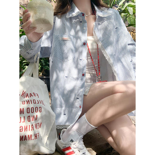 <曾小咸推荐>韩系蝴蝶结绣花防晒衬衫女 商品图0