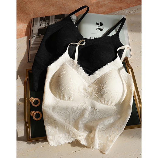 ~官网299！刘雯田曦薇同款！U家繁花浮影法式性感蕾丝深V吊带背心 固定杯带胸垫美背女士背心内搭 商品图6