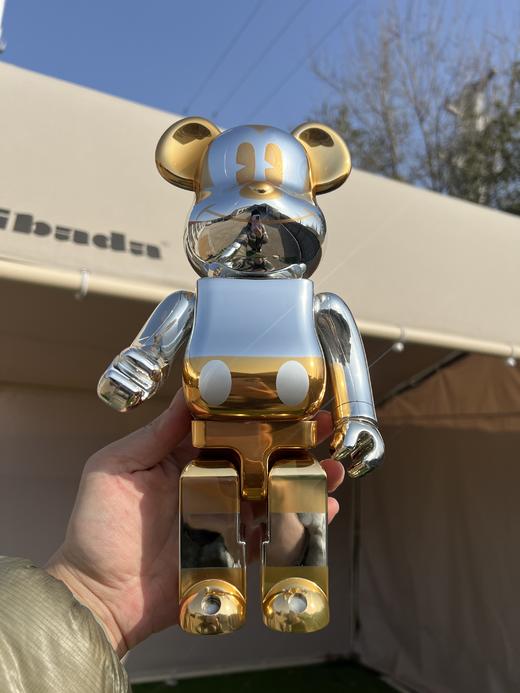 400%型号      深圳原厂正品，b品。   闲鱼最低300多！！（空山基 x Bearbrick 未来米奇金银电镀款） 商品图0