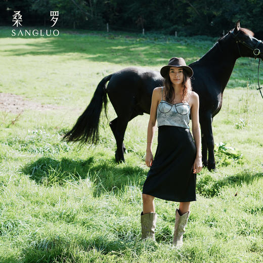 颠覆丹宁』桑罗牛仔复古印花桑蚕丝吊带女时尚百搭上衣2026新款 商品图3