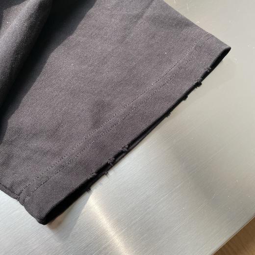 点此购买 巴黎世家春秋季男女款复古黄色胶带涂鸦logo水洗做旧磨破工艺短袖T恤 md 340709 商品图9