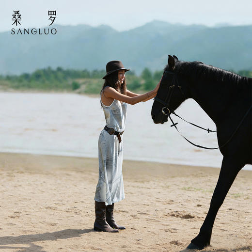 颠覆丹宁』桑罗桑蚕丝牛仔印花复古无袖连衣裙女春夏2026新款长裙 商品图0