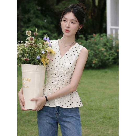 鹿向南「枝上星河」白色波点背心上衣女春季新款法式V领显瘦小衫 商品图1