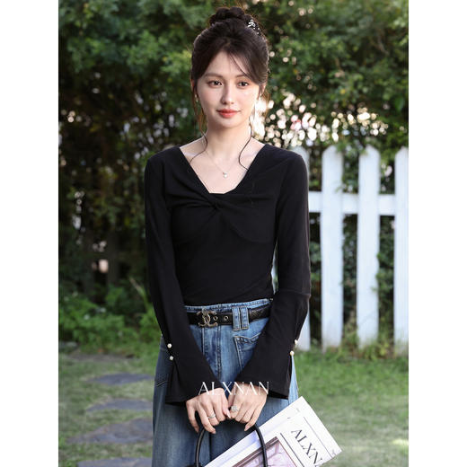 现货 鹿向南「巴黎晚报」设计感棕色长袖T恤女秋新款法式显瘦上衣 商品图1