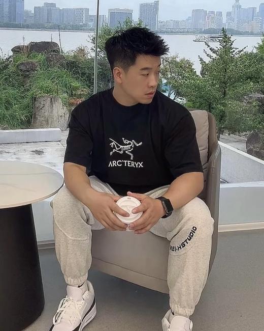 点此购买 始祖鸟春夏季男士有机棉短袖T恤 xj 340672 商品图3