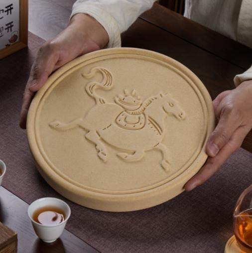 巴蜀汉陶·仿汉砖马年系列干泡茶承，将非遗做成专利，马年驮元宝设计，马踏山河吸水聚气
