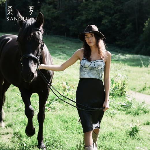 颠覆丹宁』桑罗牛仔复古印花桑蚕丝吊带女时尚百搭上衣2026新款 商品图2