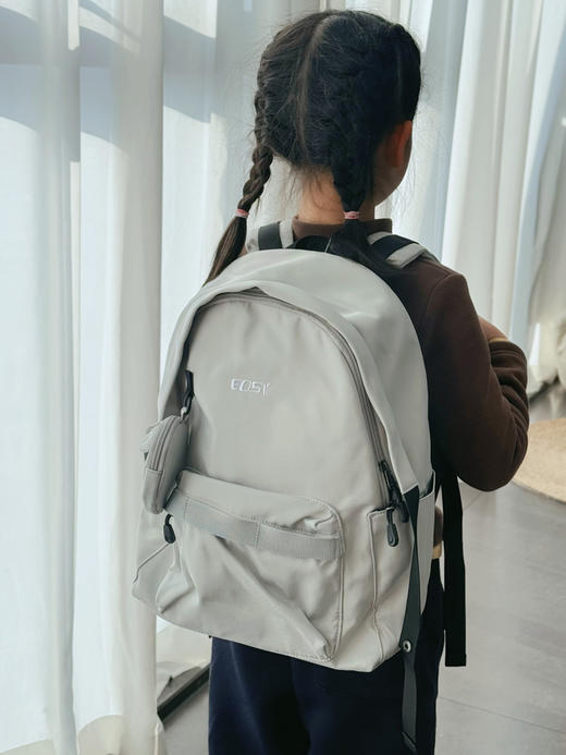 【开学季专场】学生书包  分散肩部压力  好背不压身  大容量+贴心分层设计  颜值高孩子们喜欢~ 商品图0