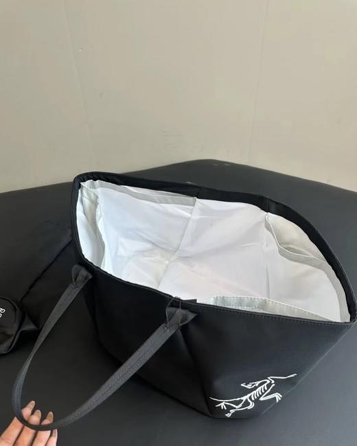 点此购买 始祖鸟多用途单肩手提包 xj 340676 商品图10