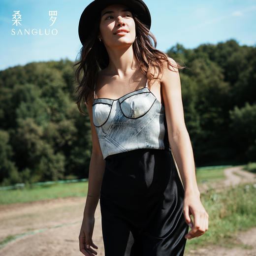 颠覆丹宁』桑罗牛仔复古印花桑蚕丝吊带女时尚百搭上衣2026新款 商品图1