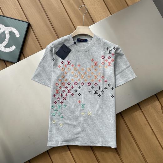 点此购买 LV春夏季男女款牙刷绣印花短袖T恤 md 340703 商品图2