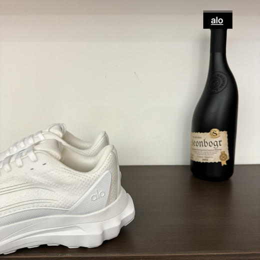 点此购买 Alo runner 男女款云感全能运动鞋 98 340743 商品图11