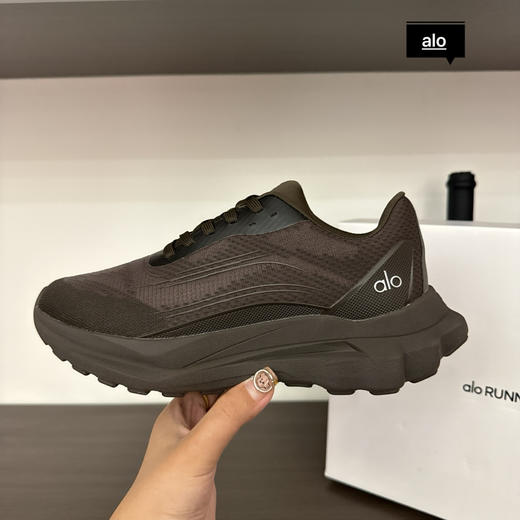 点此购买 Alo runner 男女款云感全能运动鞋 98 340743 商品图1