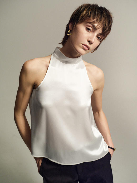 TR她热 优雅小姐 白色醋酸缎面镂空优雅光泽小高领无袖挂脖背心 商品图2