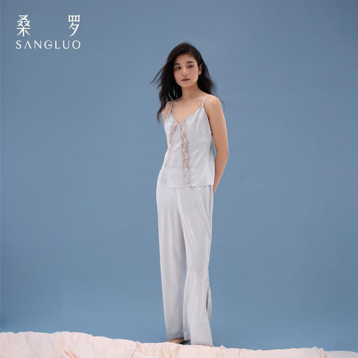 优雅性感』桑罗吊带长裤桑蚕丝睡衣套装V领镂空蕾丝设计女家居服 商品图0