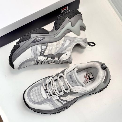 点此购买 斐乐鱼刺3女士休闲鞋厚底增高鞋运动鞋老爹鞋 dx 340734 商品图12