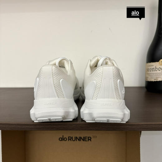 点此购买 Alo runner 男女款云感全能运动鞋 98 340743 商品图12