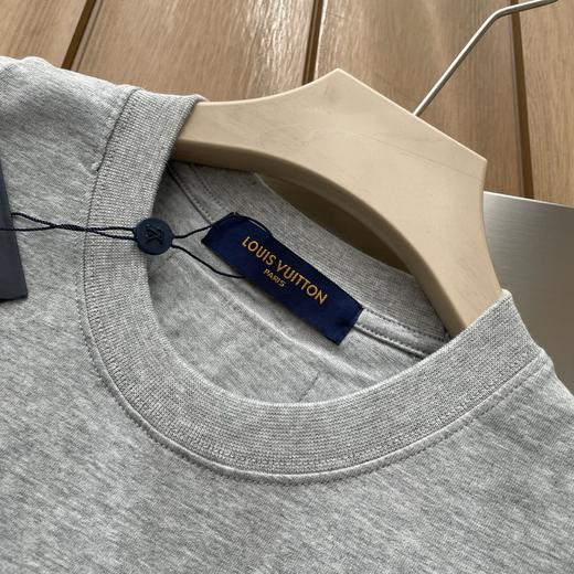 点此购买 LV春夏季男女款牙刷绣印花短袖T恤 md 340703 商品图11