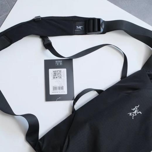 点此购买 始祖鸟男女通用款斜挎邮差包 xj 340680 商品图7