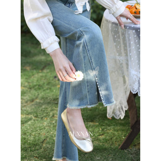 鹿向南「慵懒时光」蓝色微喇牛仔裤女春季新款设计感开叉直筒裤子 商品图0