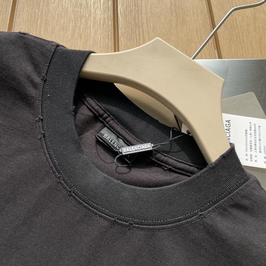 点此购买 巴黎世家春秋季男女款复古黄色胶带涂鸦logo水洗做旧磨破工艺短袖T恤 md 340709 商品图7