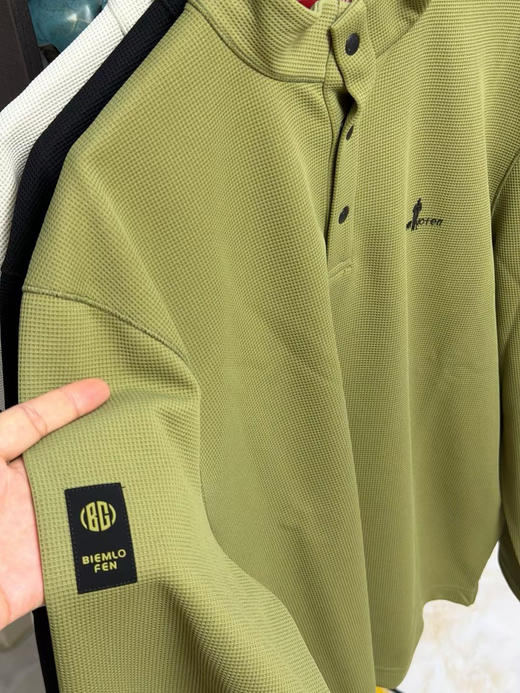 正品比音勒芬，立领长袖POLO，干练帅气，原价1080，亨利领口设计
高尔夫🏌🏻♂️球场大佬，专属精英气息
尺码：m-xxl
颜色：浅灰色、黄绿色、黑色 商品图4