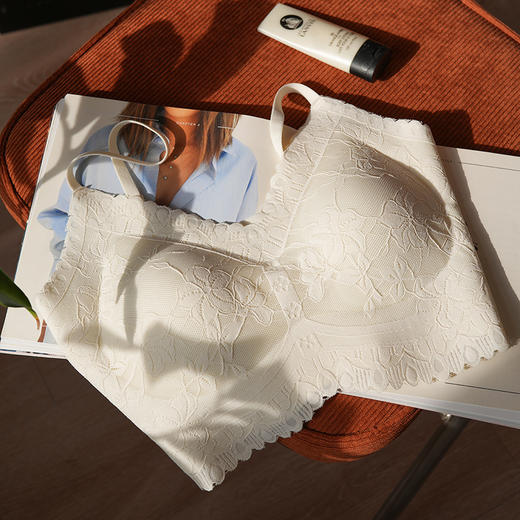 官网299！U家法式性感深V蕾丝美背短吊带内衣一体式带胸垫Bra文胸女士背心内搭 商品图7