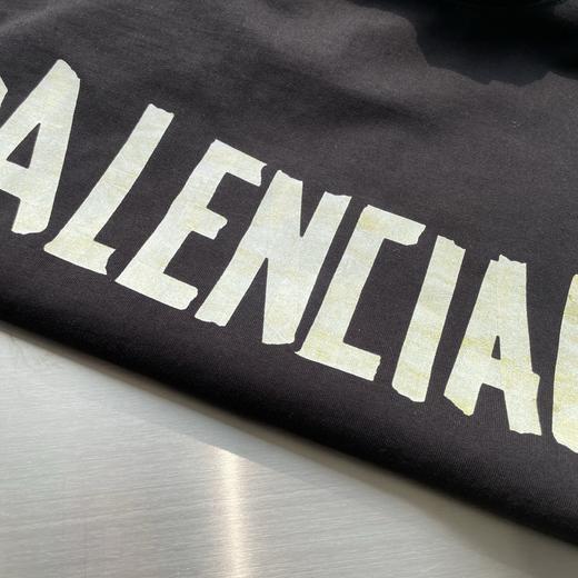 点此购买 巴黎世家春秋季男女款复古黄色胶带涂鸦logo水洗做旧磨破工艺短袖T恤 md 340709 商品图8