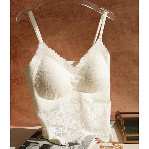~官网299！刘雯田曦薇同款！U家繁花浮影法式性感蕾丝深V吊带背心 固定杯带胸垫美背女士背心内搭 商品图8