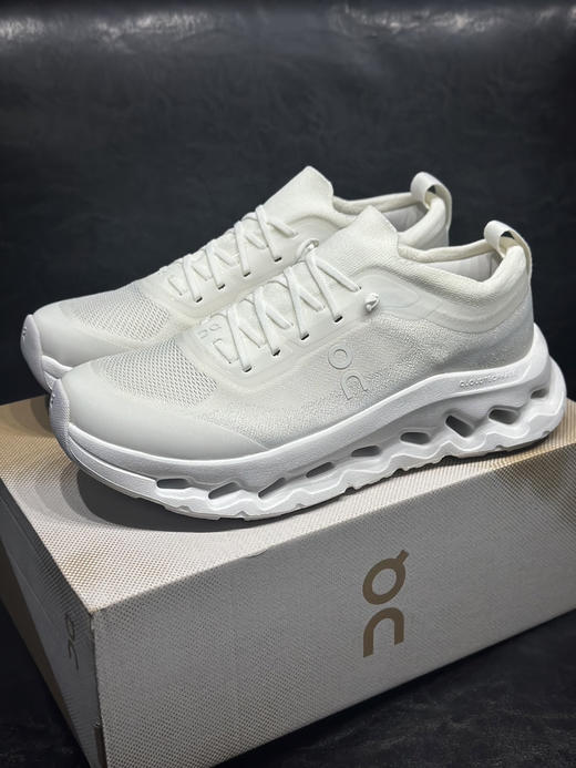 春季特惠💰320 Zendaya x Law Roach x On 昂跑 Cloudtilt Moon 以前卫艺术视角重塑经典鞋型 商品图0