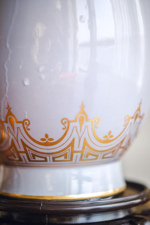 独角鹿西洋古董1875-1876年代法国御窑塞弗尔签名出品手绘描金阿拉伯花卉纹装饰粉紫变色釉瓷花瓶一对 商品图7