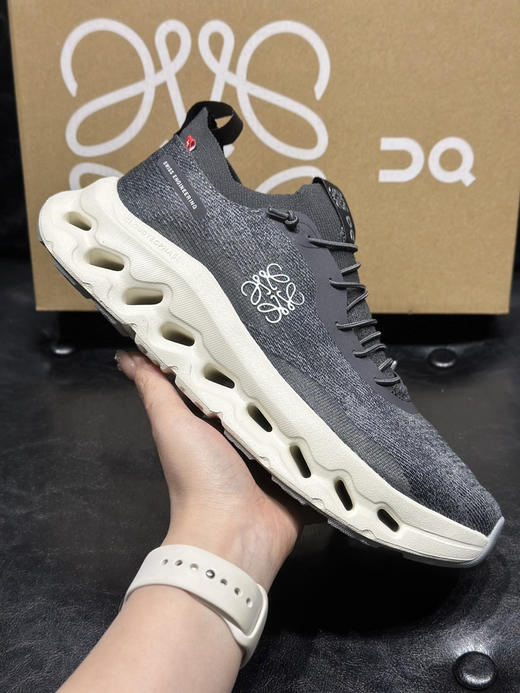 春季特惠💰300 LOEWE 罗意威 x On 昂跑 联名款 Cloudtilt 跑鞋 商品图3