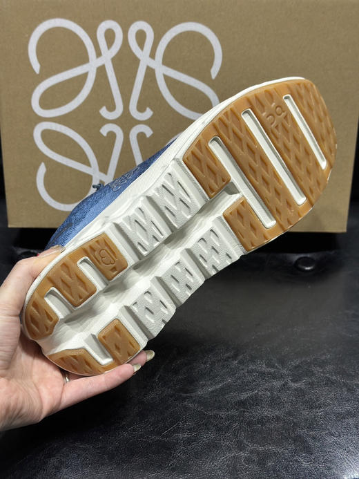 春季特惠💰300 LOEWE 罗意威 x On 昂跑 联名款 Cloudtilt 跑鞋 商品图5