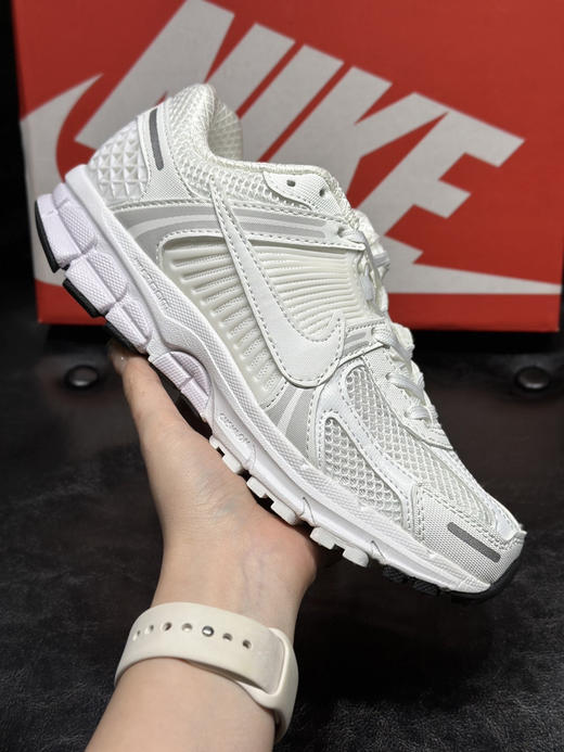 春季特惠💰320 高版本 Nk Zoom Vomero 5 "Earth Fossil" 佛莫罗5代系列经典复古休闲运动鞋 商品图3