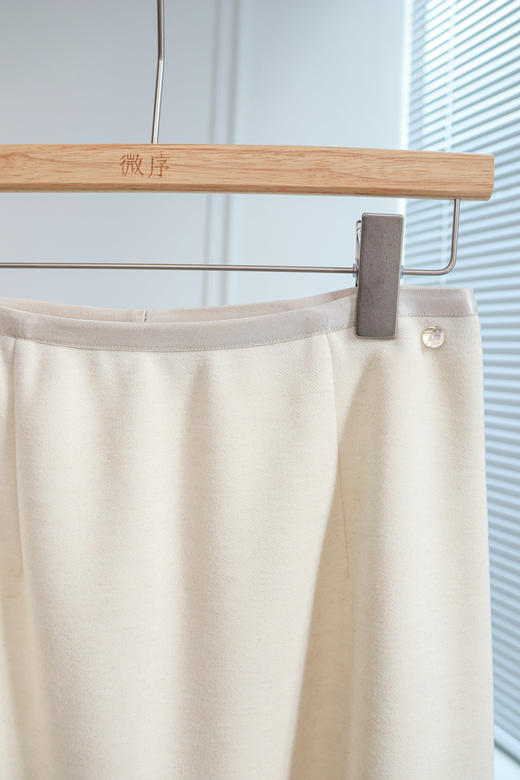 素简藏柔|通勤百搭开叉羊毛半裙 商品图2