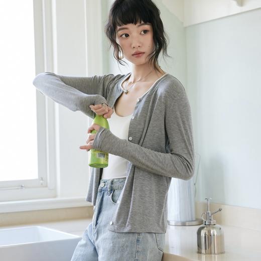 KEMU壳木天丝羊毛醋酸款开衫 天丝醋酸羊毛混纺细软爽滑 穿法随意切换 春夏防晒/秋冬打底叠穿 遮肉显瘦百搭不挑人 商品图3