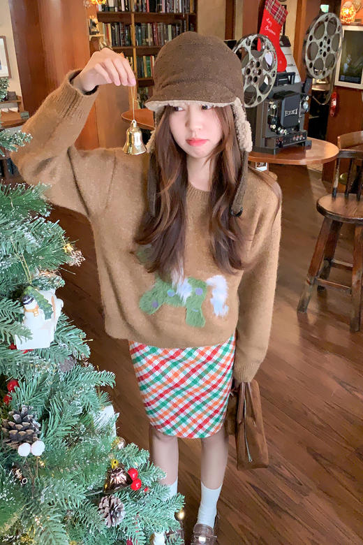 <曾小咸推荐>2.27现货秒杀 ！微信超特价！韩系植绒复古咖色毛衣 日常219.99 立减130 秒杀89.99！ 商品图5