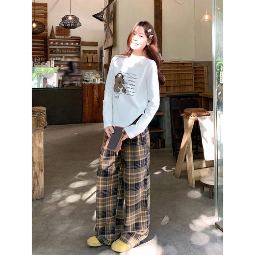 <曾小咸推荐>2.26现货秒杀 ！微信超特价！韩系字母小狗印花白色长袖t恤 日常129.99 立减70 秒杀59.99！ 商品图3