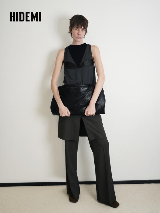 HIDEMI 设计感油蜡皮拼接套装深V领无袖背心上衣 商品图4