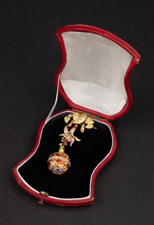 独角鹿西洋古董19世纪晚期瑞士出品黄金镶嵌钻石苹果主题珐琅表盘怀表及胸针 商品图0