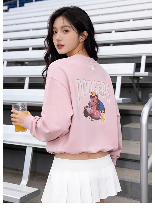 【MLB马年开运卫衣】圆领/连帽卫衣 26春季新款必须要拥有！男女同款 宽松版型 藏肉又减龄，连帽+袋鼠兜的经典设计， 自带“马到成功”buff！ 商品图3