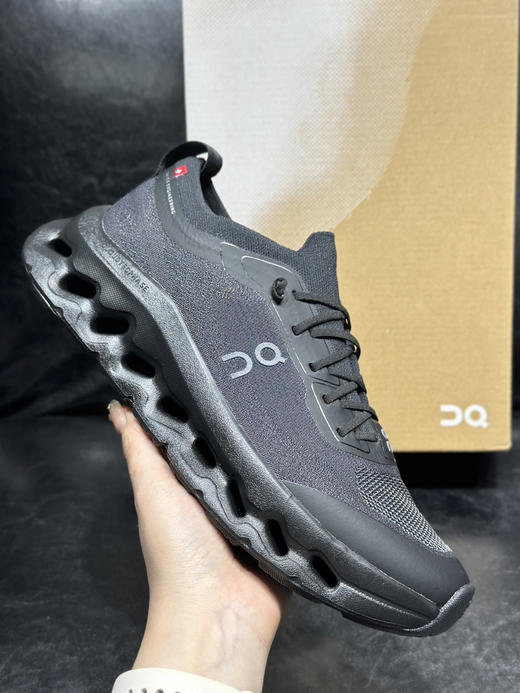 春季特惠💰320 Zendaya x Law Roach x On 昂跑 Cloudtilt Moon 以前卫艺术视角重塑经典鞋型 商品图3