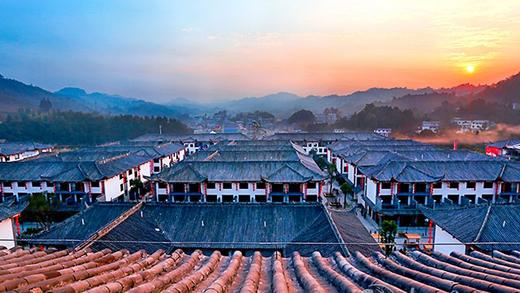 <恩施6日高铁游-16人精品团>恩施大峡谷、云龙河地缝、七星寨、屏山大峡谷、女儿城、仙山贡水、梭布垭石林、1+1大巴 商品图1