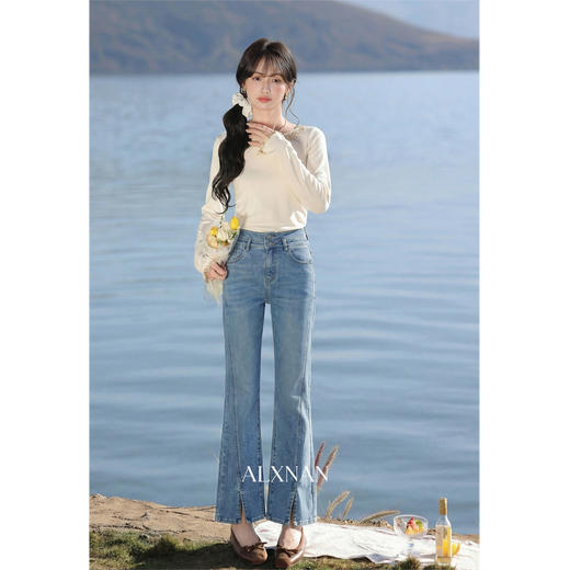 鹿向南「轻逸漫步」蓝色开叉微喇牛仔裤女春季小个子显瘦直筒长裤 商品图3