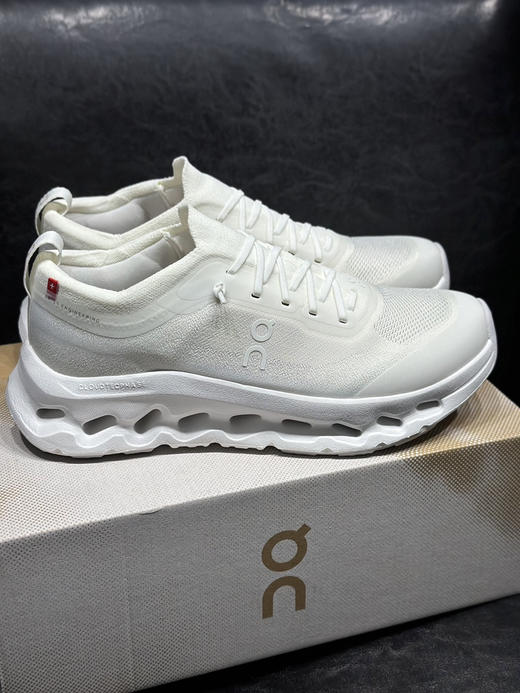 春季特惠💰320 Zendaya x Law Roach x On 昂跑 Cloudtilt Moon 以前卫艺术视角重塑经典鞋型 商品图1