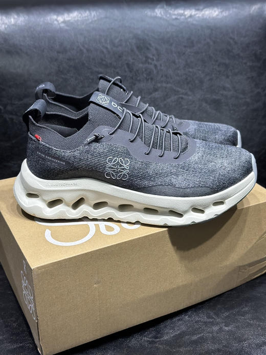 春季特惠💰300 LOEWE 罗意威 x On 昂跑 联名款 Cloudtilt 跑鞋 商品图1