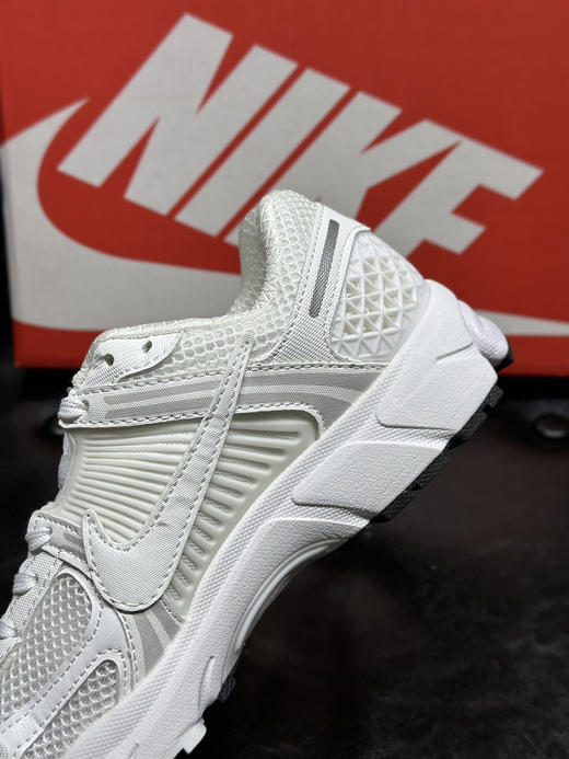 春季特惠💰320 高版本 Nk Zoom Vomero 5 "Earth Fossil" 佛莫罗5代系列经典复古休闲运动鞋 商品图8