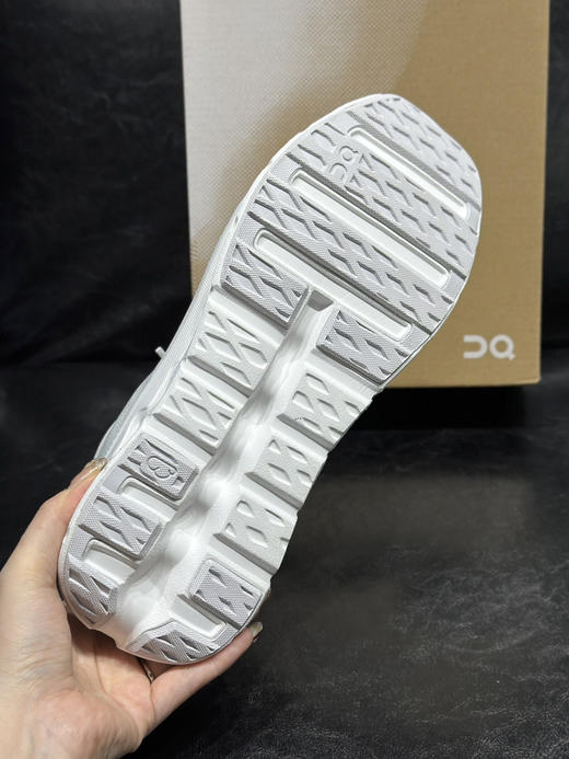 春季特惠💰320 Zendaya x Law Roach x On 昂跑 Cloudtilt Moon 以前卫艺术视角重塑经典鞋型 商品图5